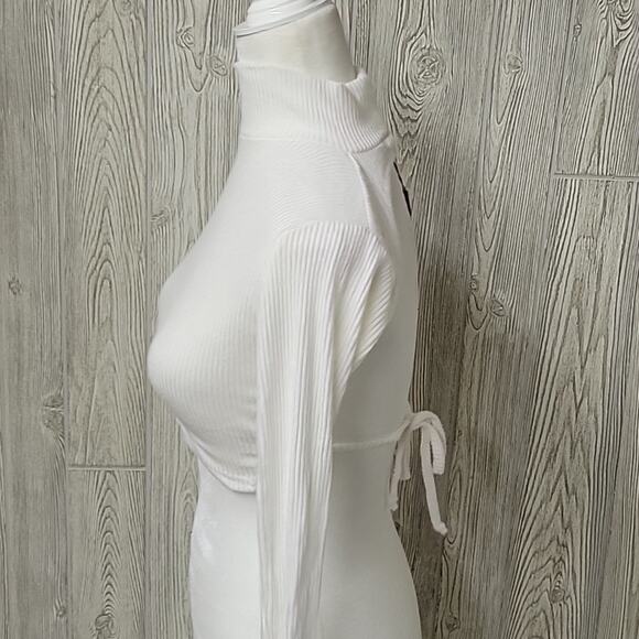 Pretty Little Thing White Long Sleeve Ribbed Crop Sweater Top With Open Back NEW - Picture 4 of 11